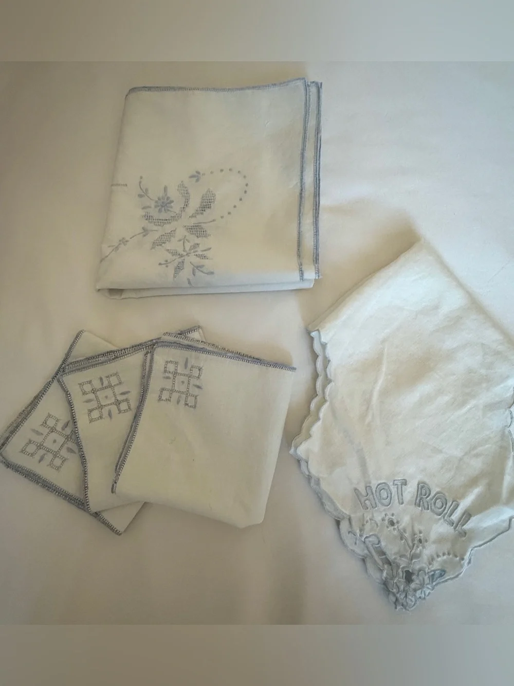 Vintage Ivory Embroidered Table Linen Set Hot Roll Cover Topper Napkins